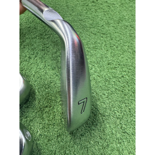 Immaculate Used Ping i525 Golf Irons